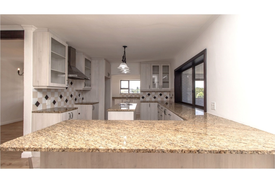7 Bedroom Property for Sale in Loevenstein Western Cape